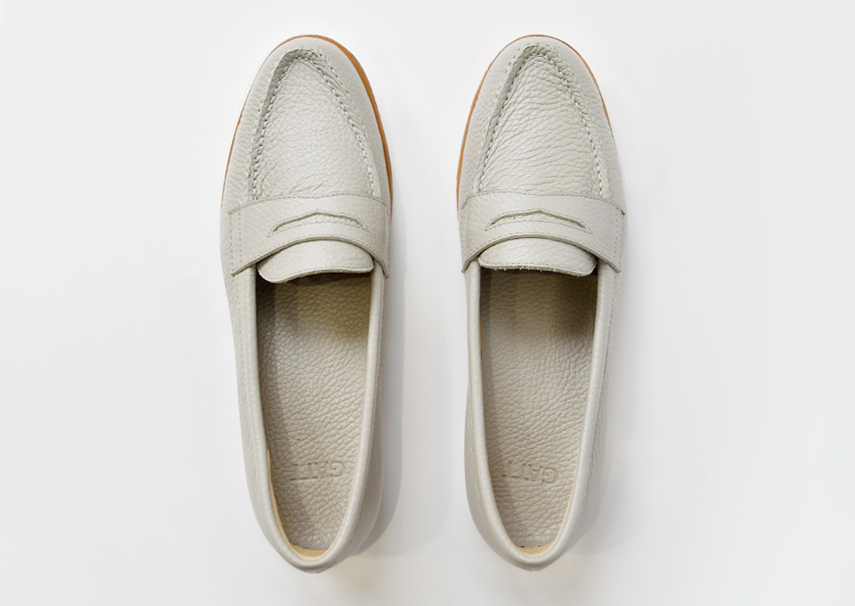 写真 Dove Tail Loafer(Light Gray)