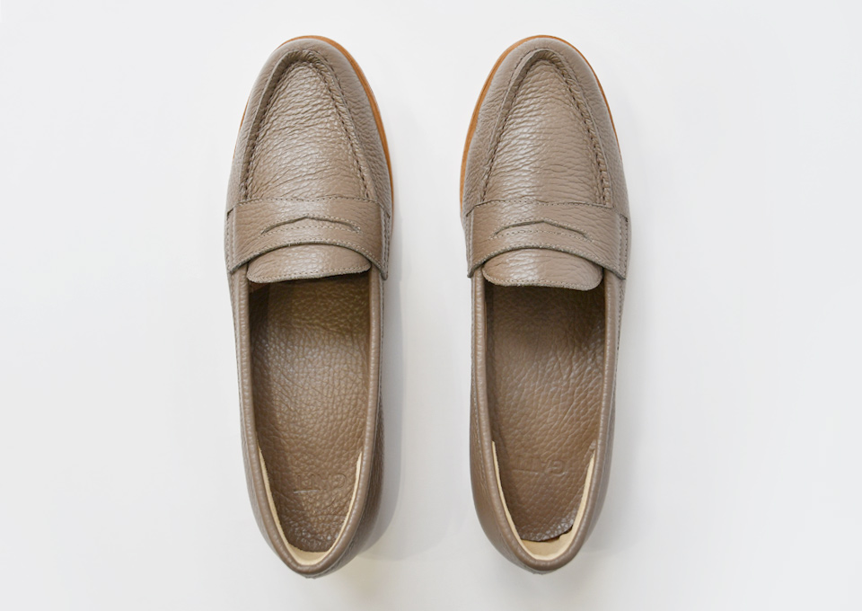 写真 Dove Tail Loafer(Taupe)