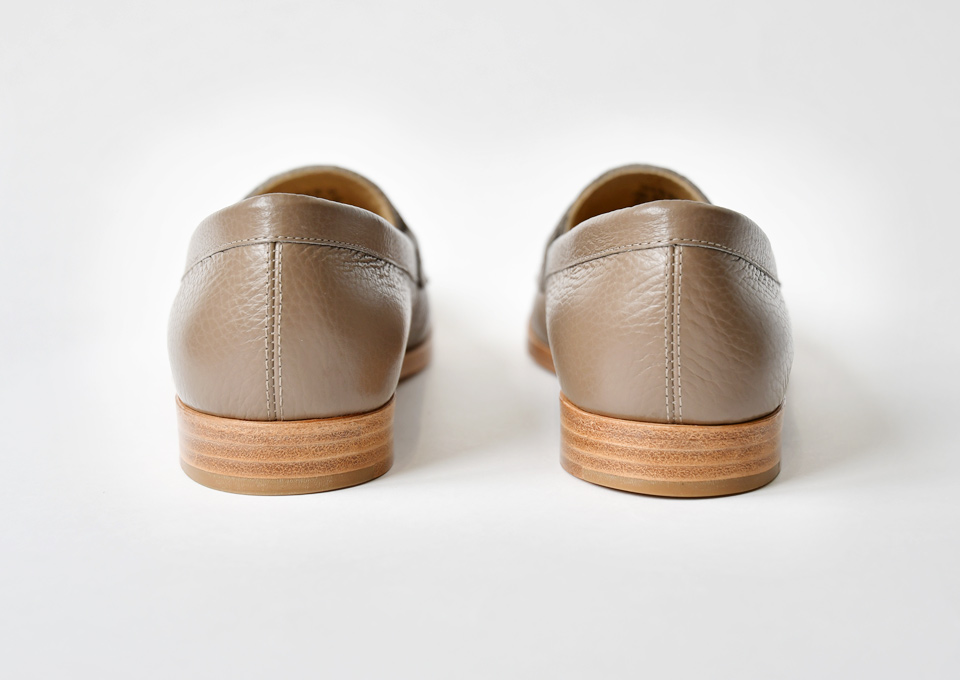 写真 Dove Tail Loafer(Taupe)