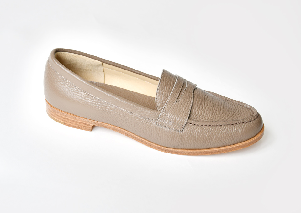 写真 Dove Tail Loafer(Taupe)