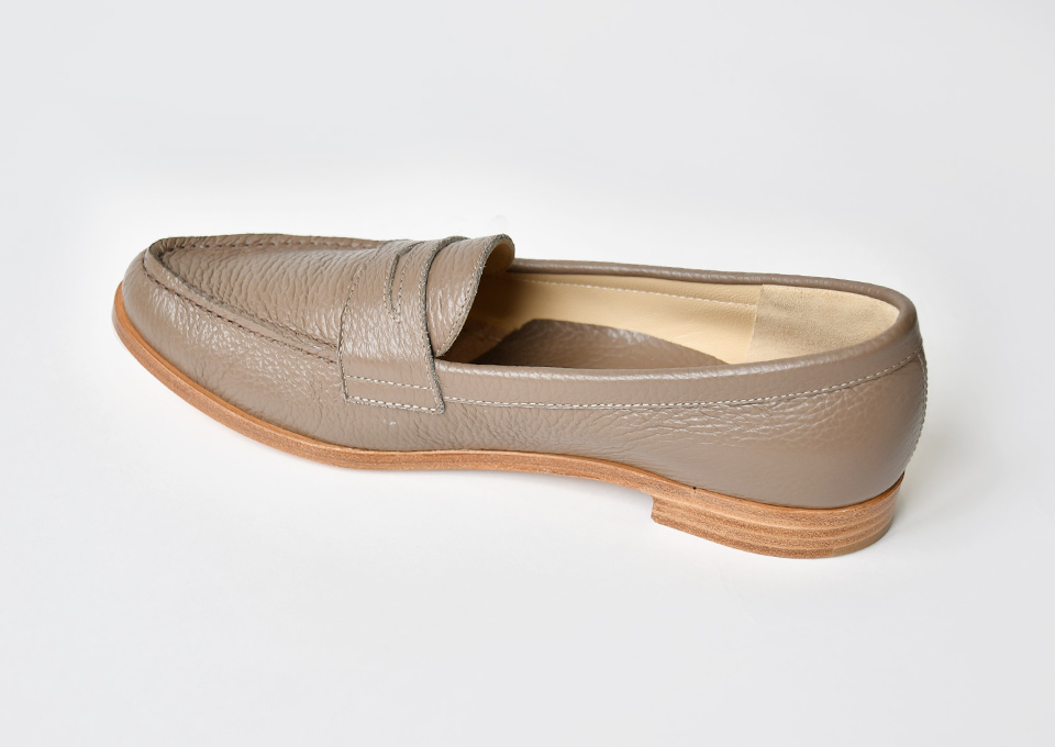 写真 Dove Tail Loafer(Taupe)